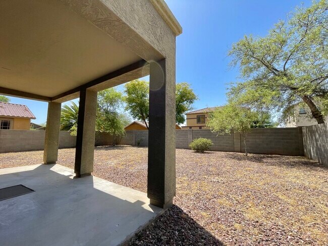 Building Photo - Fabulous 4-Bedroom Home For Rent in Goodyear!!