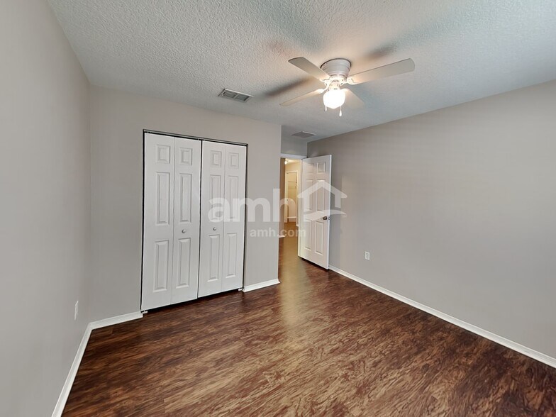 Building Photo - 7271 Wakeview Dr