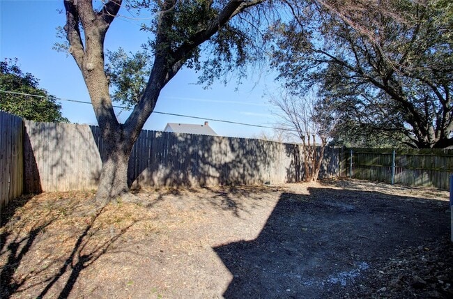 Building Photo - 10702 Tall Oak Dr