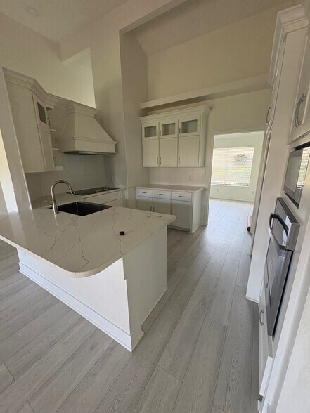 Building Photo - 3723 Westmeadow Dr