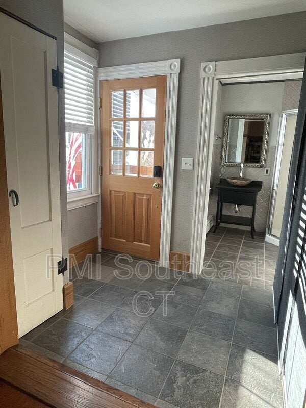 Building Photo - 26 Academy Ln