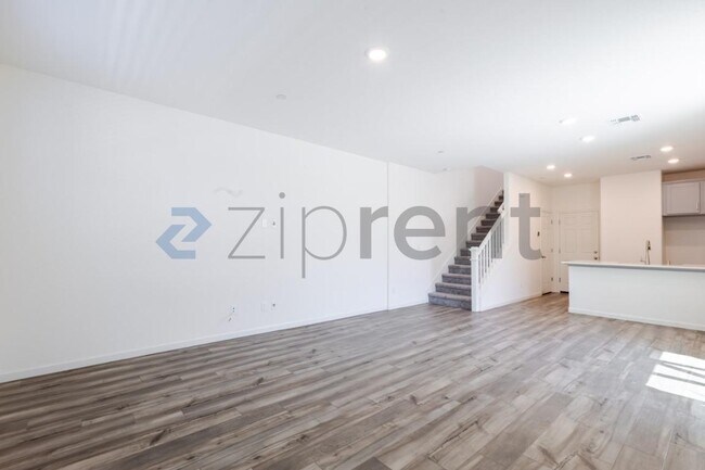 Building Photo - Unit