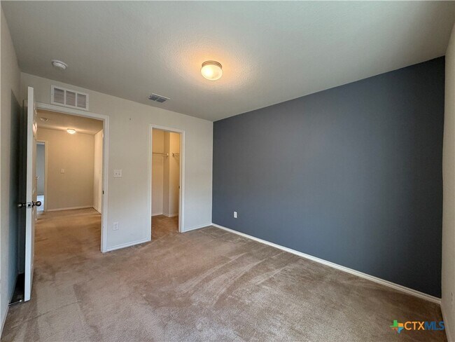 Building Photo - 323 Mistflower