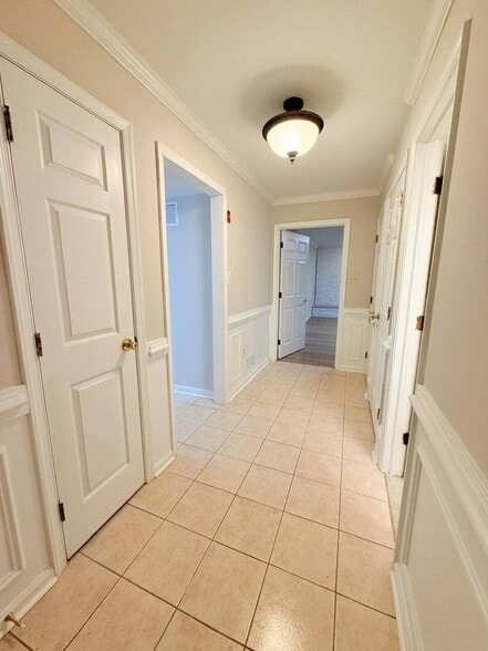 Building Photo - 4515 Forest Hill Dr