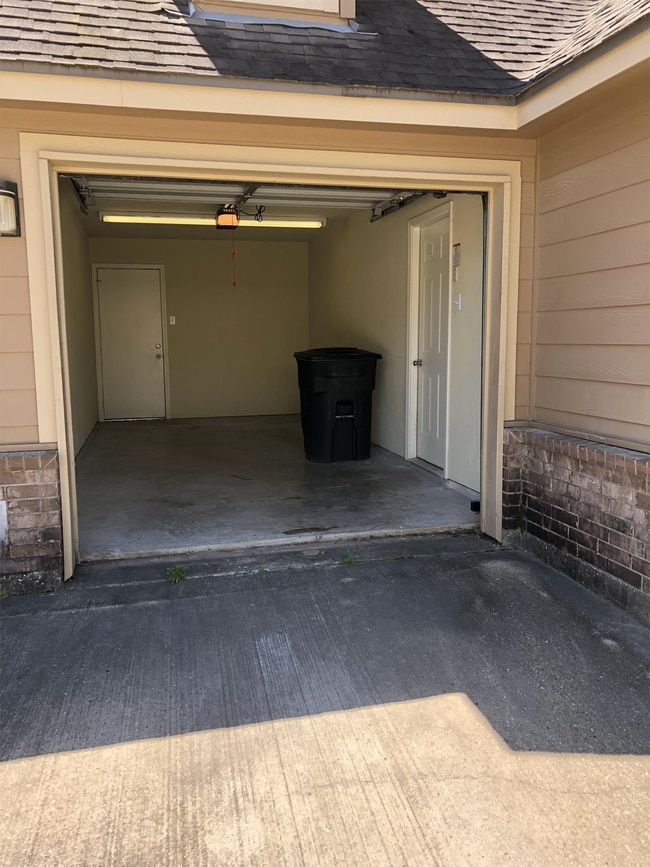 Building Photo - 21463 E Wallis Dr