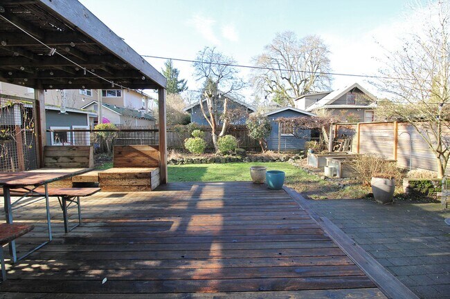 Building Photo - Spectacular 3 Bed English Tudor in the Per...