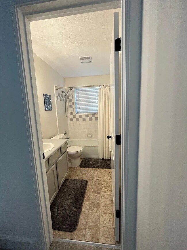 Building Photo - 10361 Ashley Park Dr