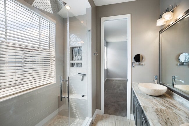 Building Photo - 3111 W De Leon St