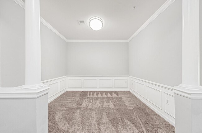 Building Photo - Great 2 Bedroom; 2 Bathroom condo in Manas...