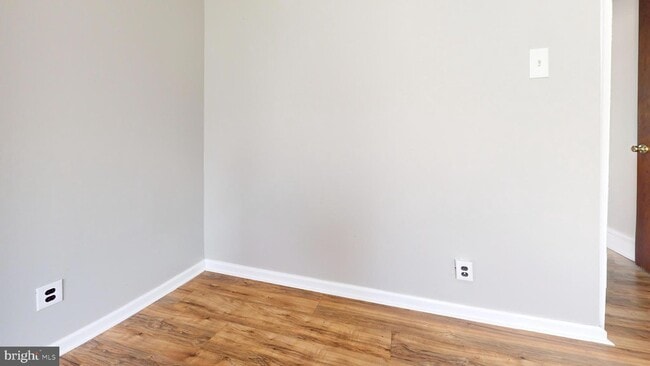 Building Photo - 44 N Yewdall St