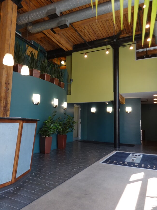 Lobby - 1000 W Washington Blvd