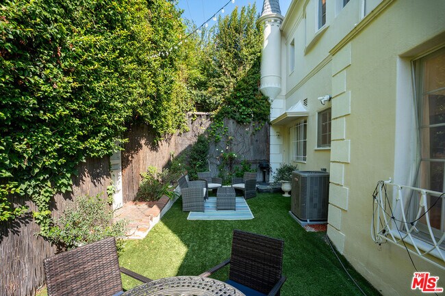 Building Photo - 6065 Scenic Ave