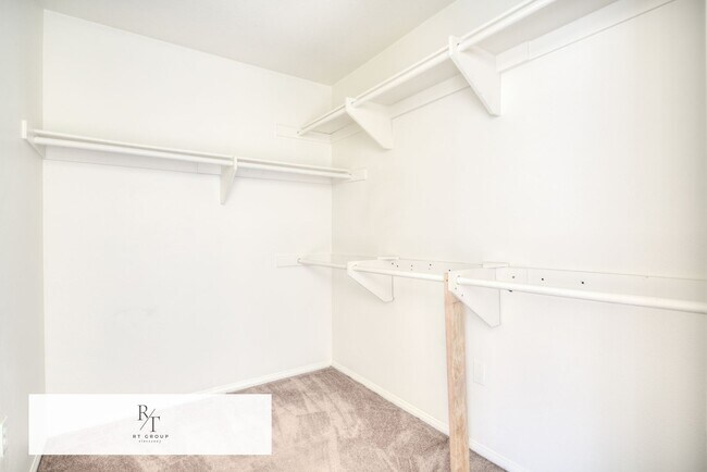 Building Photo - Beautiful 2-story home located in a gated community