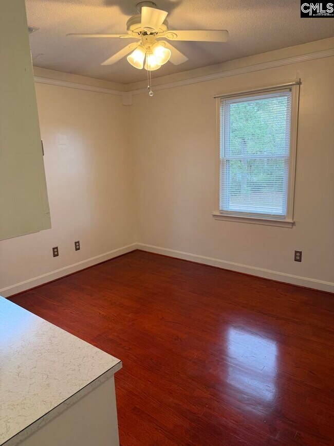 Building Photo - 511 Shady Ln