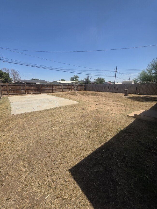 Building Photo - 711 Ruby Dr