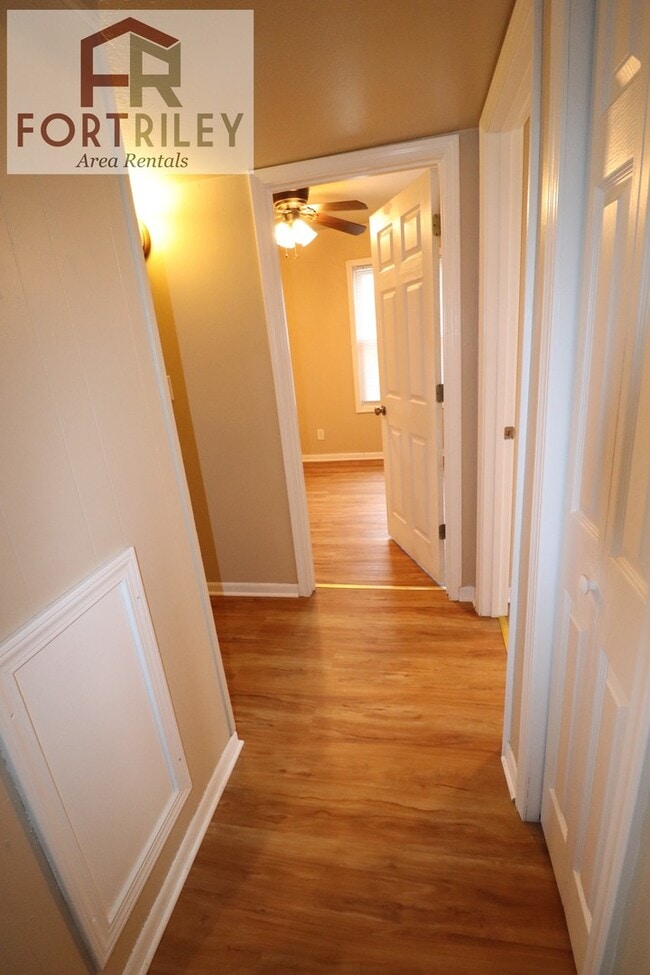 Building Photo - Spacious rental home!