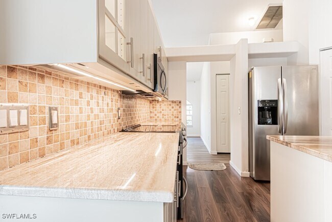 Building Photo - 590 6th St NE