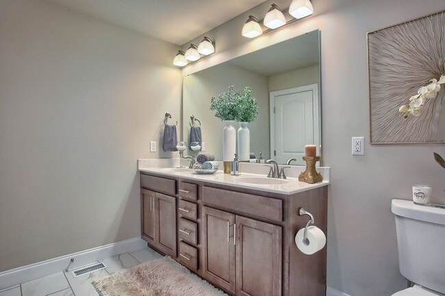 Building Photo - 3/BR luxury carriage home for rent FULLY FURNISHED