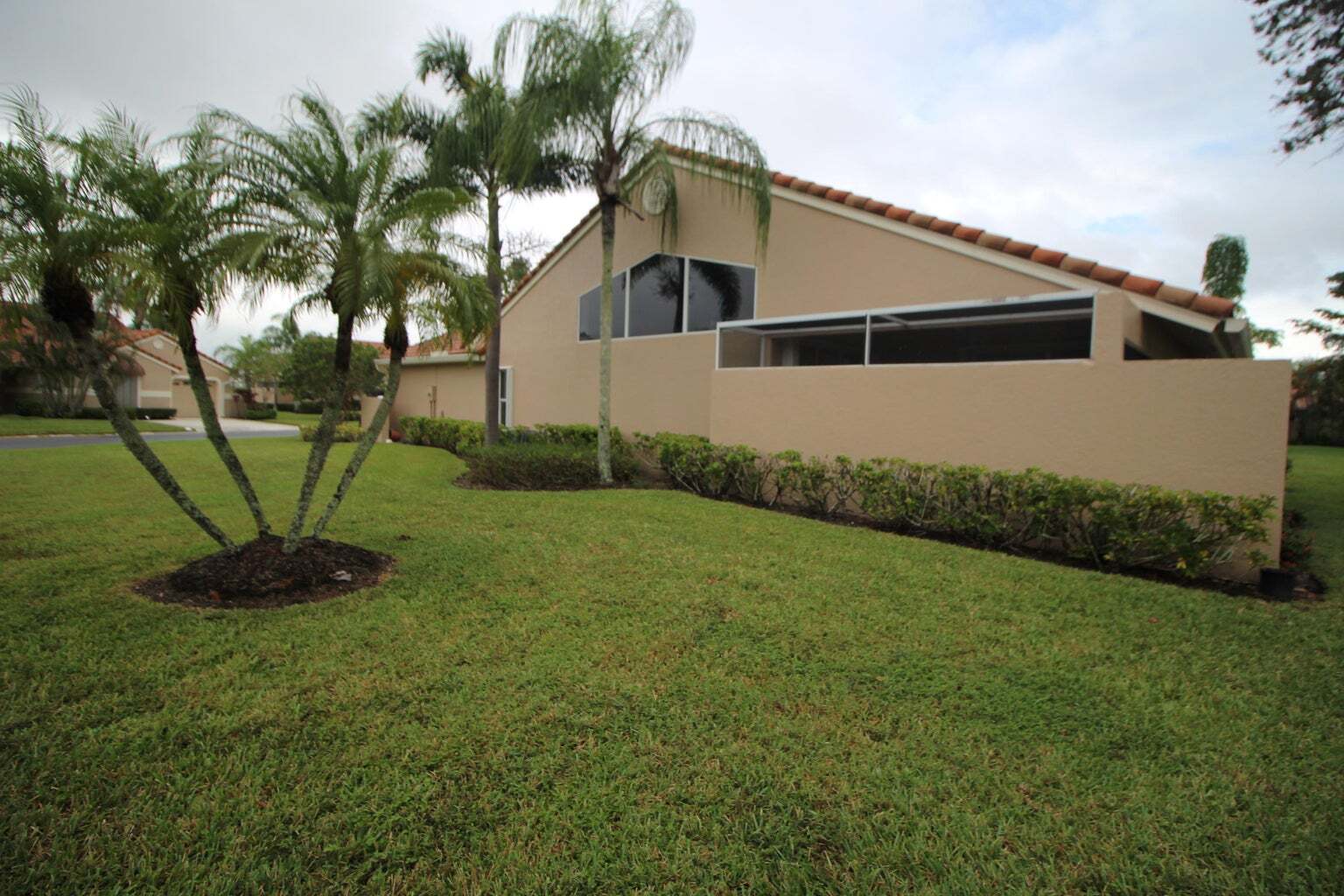 Building Photo - 404 Sabal Palm Ln