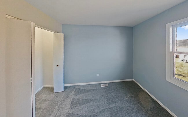 Building Photo - 922 E 155th St