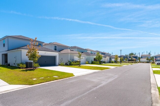 Building Photo - Waterfront Living in Wildlight! 4 bed - 3 bath