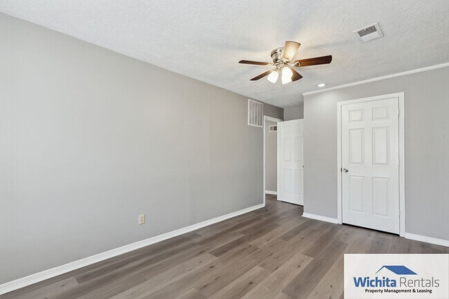 Building Photo - Spacious 3 Bed 1 Bath