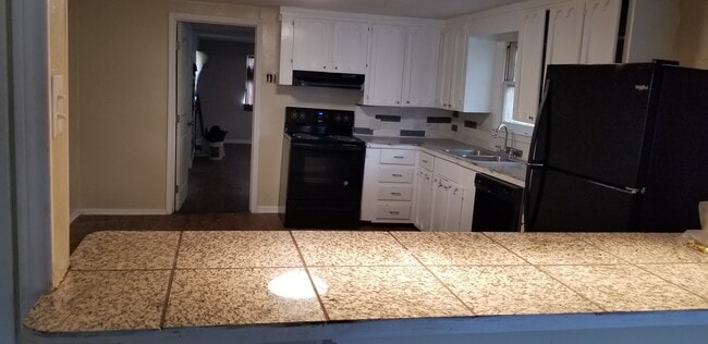 Building Photo - 1117 E Nettie Ave