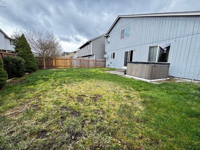 Building Photo - Spacious Spanaway Home