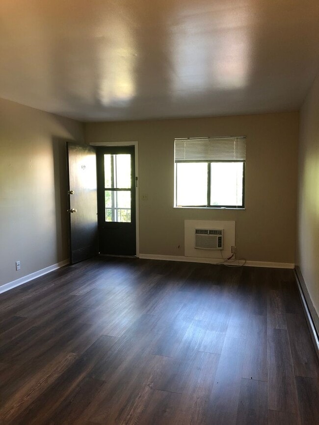 Building Photo - Walk to Vandy and Hillsboro Village, 1 Bed...