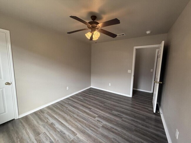 Building Photo - 4205 Cambridge Dr