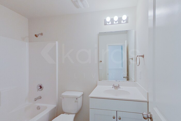 Building Photo - 137 Shamrock Dr SW