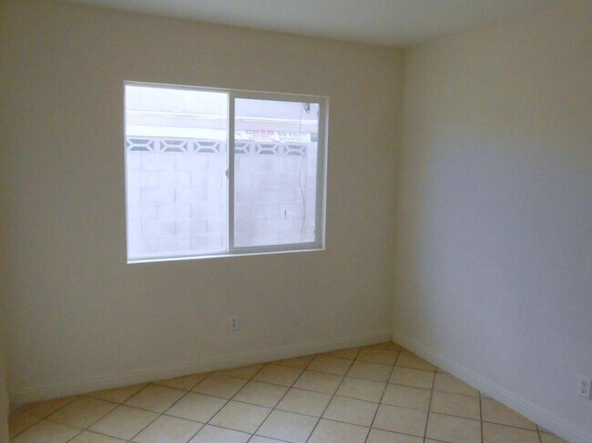 Building Photo - Spacious 1 story home in Spring Valley