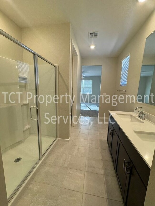 Building Photo - Beautiful like new home in San Tan Groves