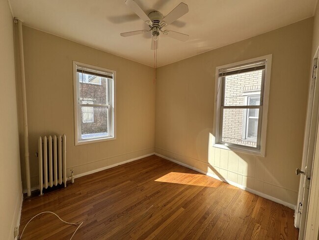 Building Photo - 66 Louis St