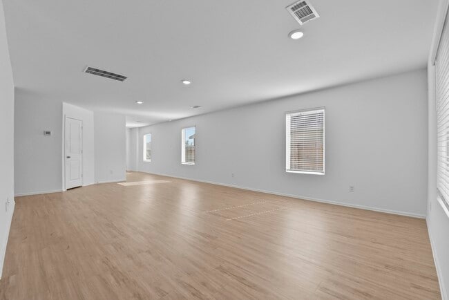 Building Photo - 18718 Clearwater Brk Dr