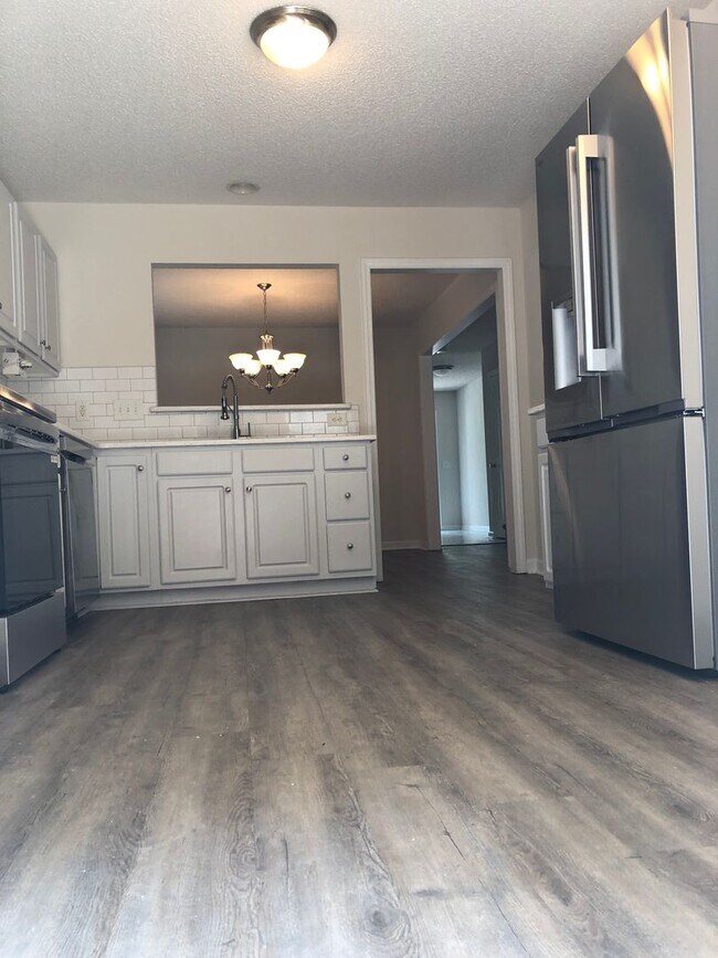 Building Photo - Available for immediate move in - Gorgeous...