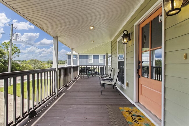 Building Photo - 1317 Beards Cove Dr