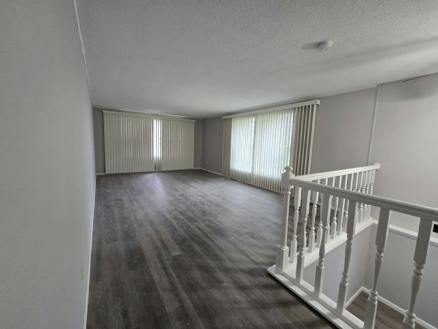 Building Photo - 406 Viking Terrace