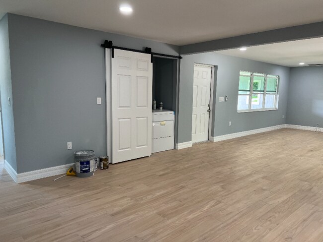 Building Photo - 2148 Aldridge Ave