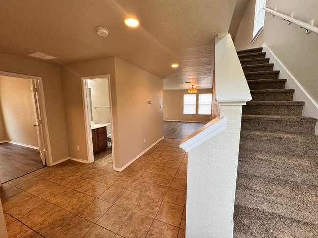 Building Photo - Ready for Move In! Spacious 4 bedroom 3 ba...