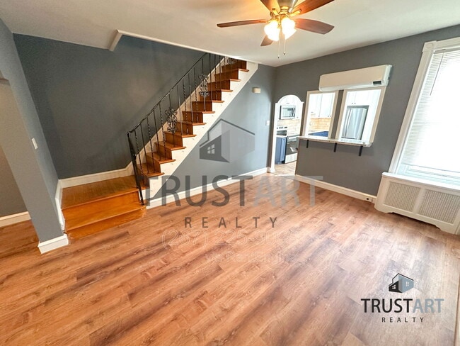 Building Photo - 437 Markle St