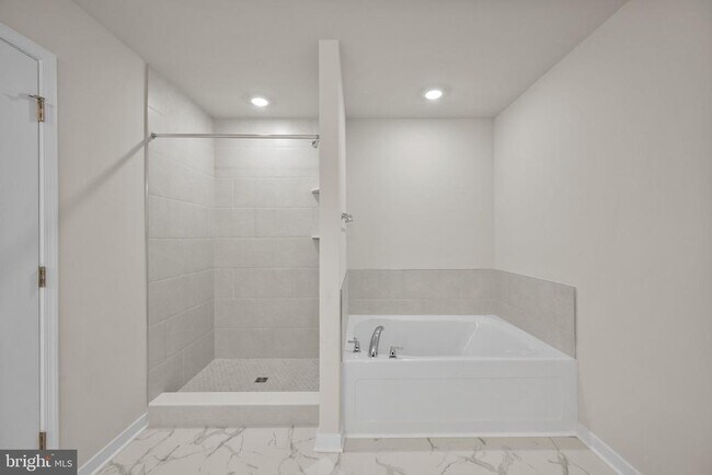 Building Photo - 106 Mate Ct