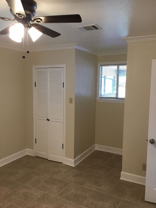 Building Photo - GORGEOUS 4/3 BROADMOOR HOME-UPDATED-MUST SEE