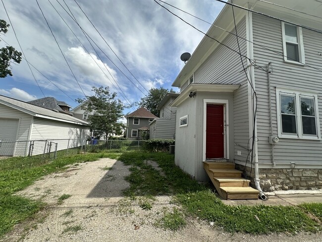 Building Photo - 216 15th St NE
