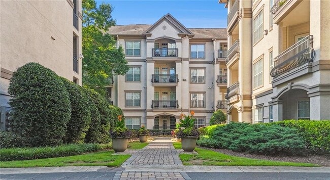 Building Photo - 2910 Clairmont Rd