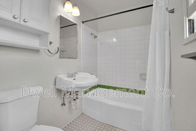 Building Photo - 4833 Cypress St