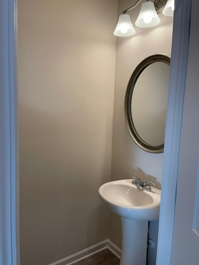 Building Photo - 1186 Arrowlake Rd