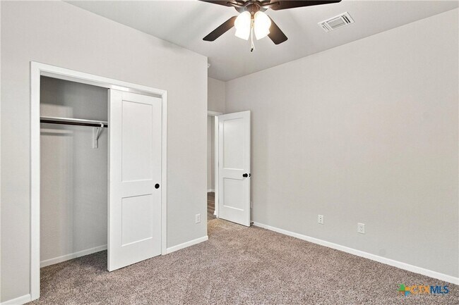 Building Photo - 2827 Fox River Dr