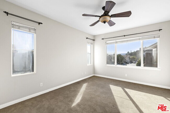 Building Photo - 30319 Cedar Oak Ln
