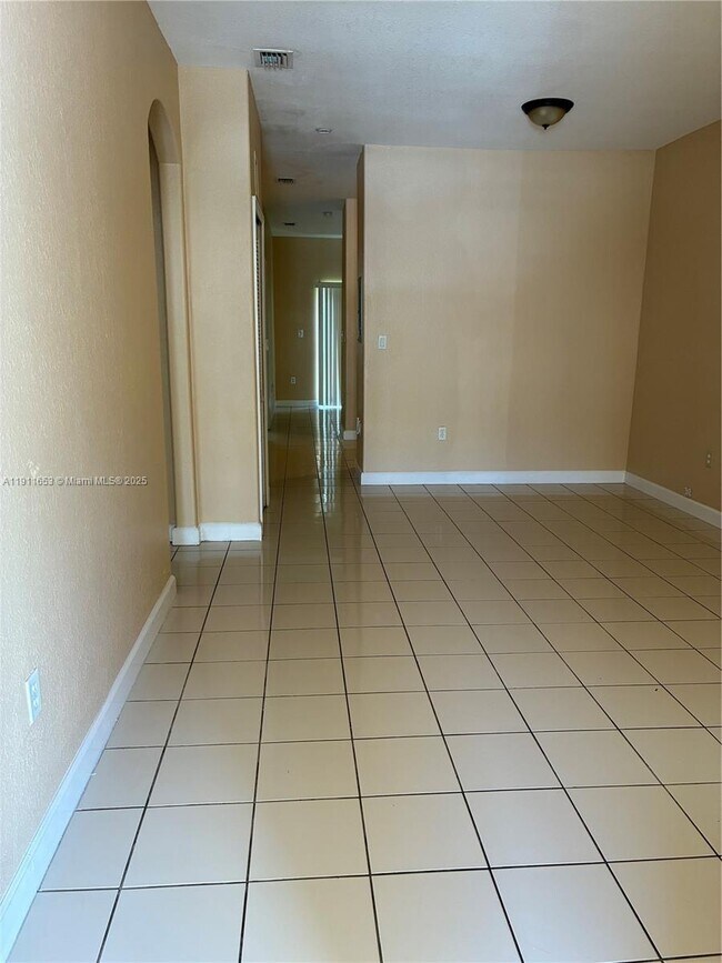 Building Photo - 1536 SE 25th St